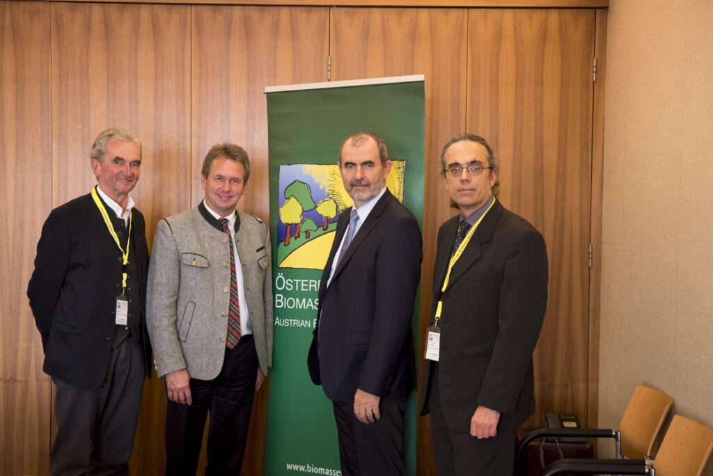 v.li.: Peter Püspök (Präsident EEÖ), Franz Titschenbacher (Präsident ÖBMV), Josef Plank (Generalsekretär BMNT), Christoph Strasser (Bioenergy 2020+)