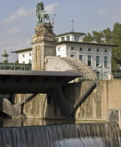 Kleinwasserkraftwerk Nußdorf unter denkmalgeschützten Jugendstil-Bauwerk von Otto Wagner